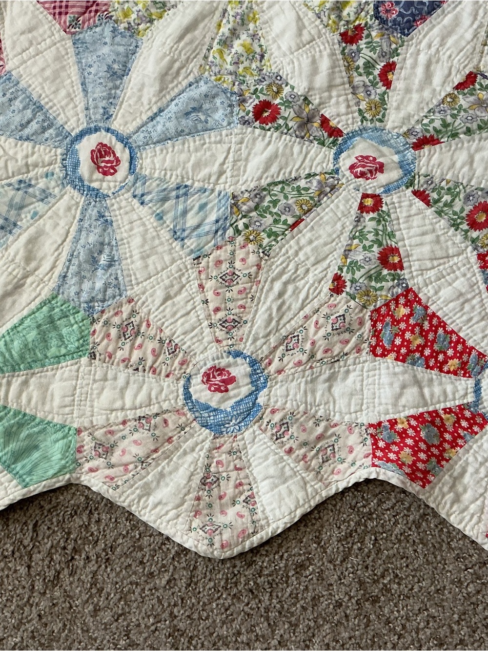 Vintage Floral Pinwheel Patchwork Quilt CottageCore 65”x86” - Picture 11 of 11